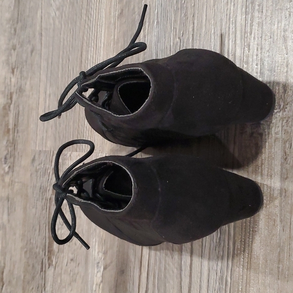 Dream Pairs Low Wedgw Heels Booties Size 6 - Picture 4 of 5
